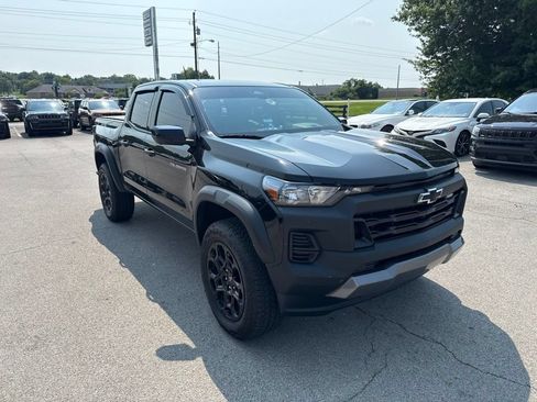 Used 2026 Chevrolet Colorado Trail Boss AWD/4WD image 2