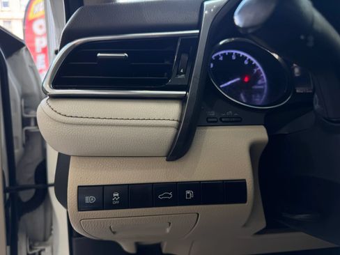 Used 2018 Toyota Camry LE w/ Protection Package (Q2) FWD image 10