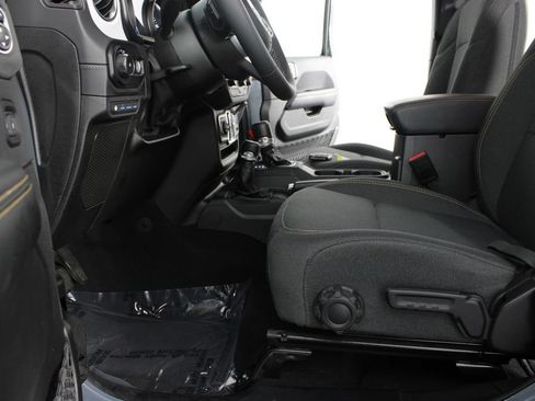 Used 2025 Jeep Wrangler Unlimited Sahara w/ Safety Group AWD/4WD image 15