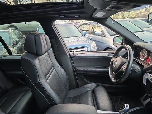 Used 2011 BMW X5 M image 30