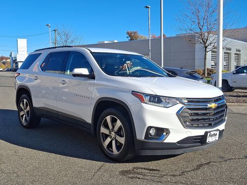 Used 2020 Chevrolet Traverse LT w/ LT Premium Package image 3