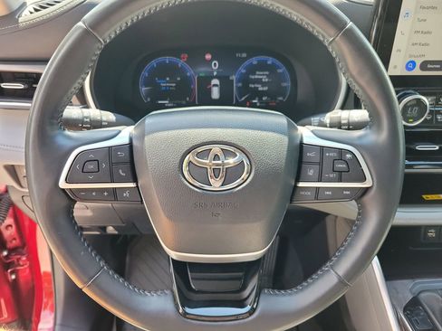 Used 2023 Toyota Highlander Limited FWD image 19