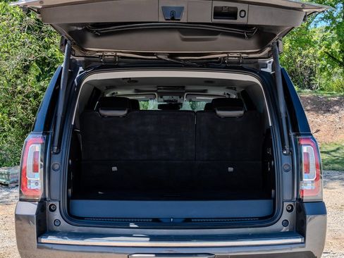 Used 2019 GMC Yukon Denali w/ Denali Ultimate Package image 9