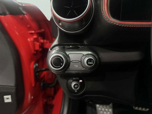 Used 2019 Ferrari 812 Superfast RWD image 39