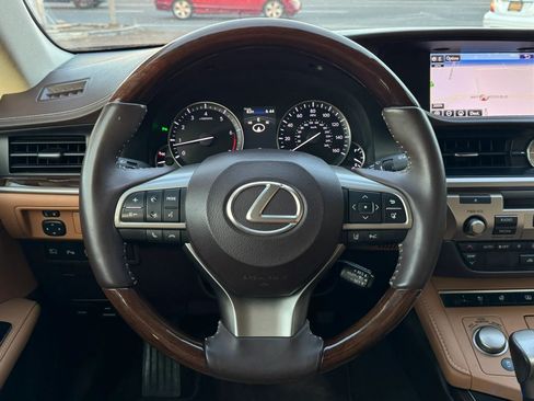 Used 2016 Lexus ES 350 w/ Luxury Package w/Wood Trim FWD image 31