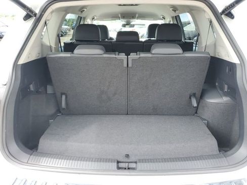 Used 2022 Volkswagen Tiguan SE FWD image 9