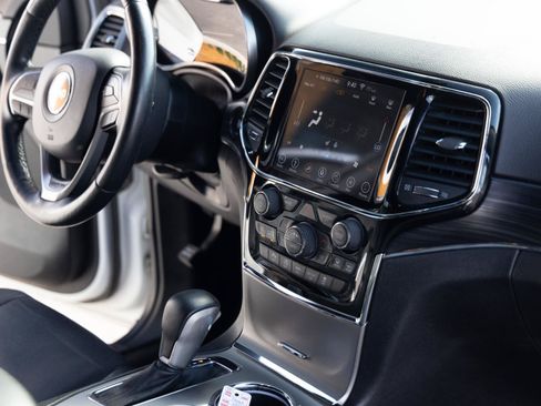 Used 2019 Jeep Grand Cherokee Limited AWD/4WD image 23