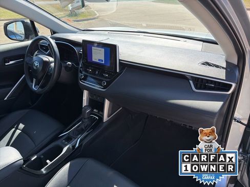 Used 2025 Toyota Corolla Cross XLE FWD image 17
