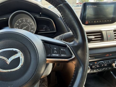 Used 2018 MAZDA MAZDA3 Touring FWD image 16