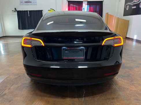 Used 2019 Tesla Model 3 Standard Range image 8