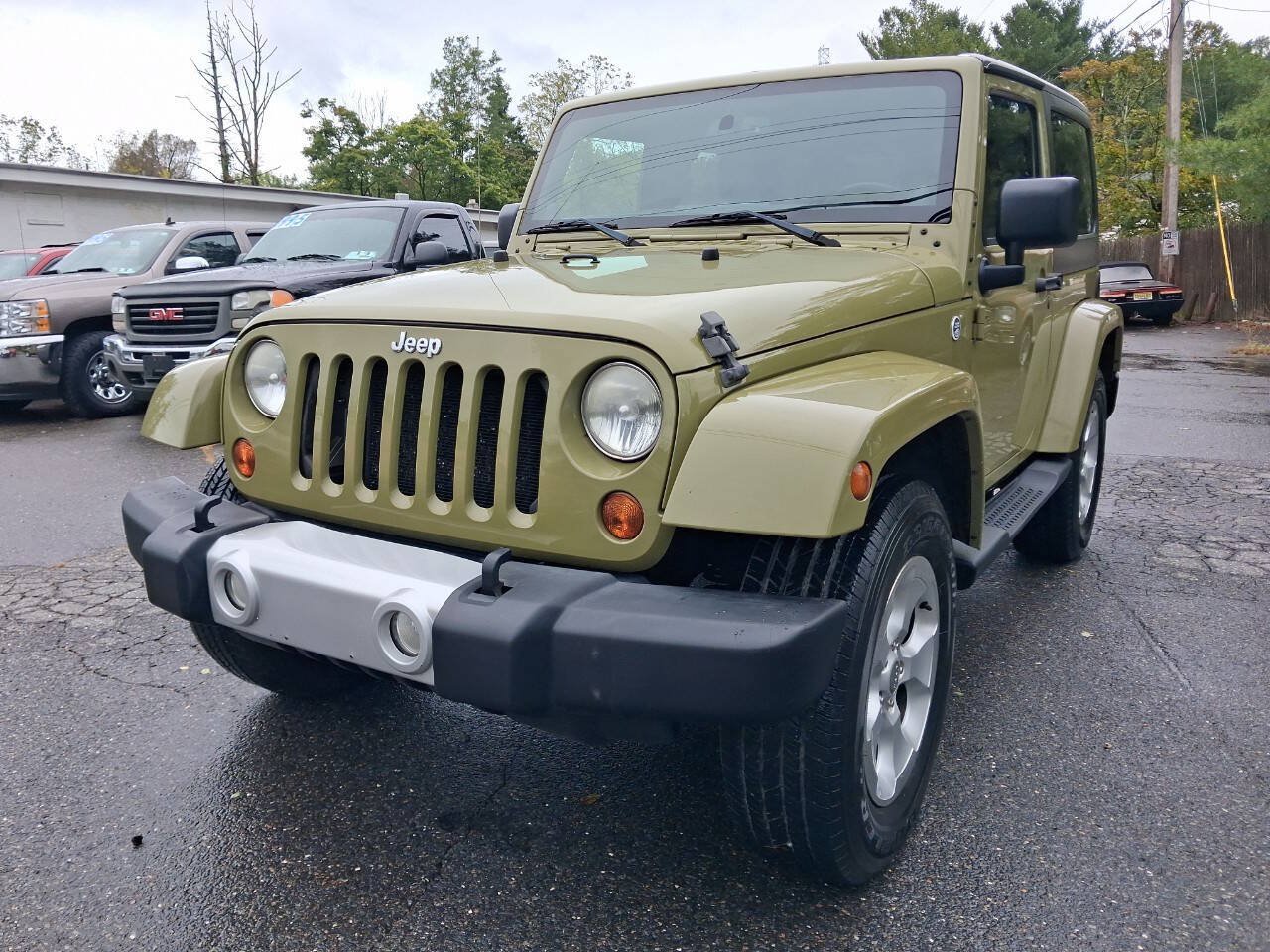 Used 2013 Jeep Wrangler Sahara w/ Connectivity Group AWD/4WD image 4
