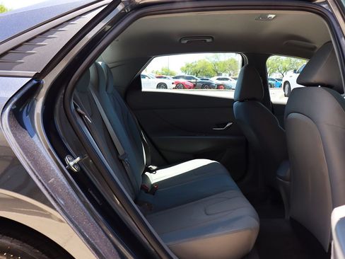 Used 2021 Hyundai Elantra SE FWD image 27