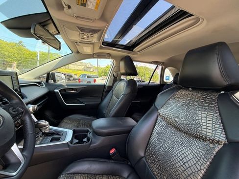 Used 2020 Toyota RAV4 XLE w/ Convenience Package AWD/4WD image 31