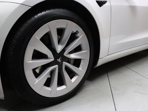Used 2023 Tesla Model 3 Standard Range image 19