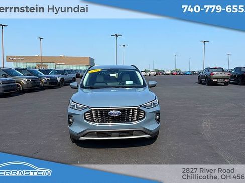 Used 2023 Ford Escape Platinum w/ Premium Technology Package AWD/4WD image 2