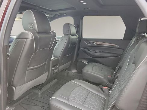 Used 2023 Buick Enclave Avenir image 10