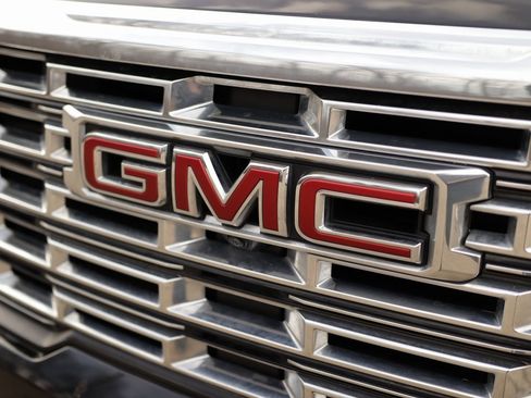 Used 2024 GMC Acadia Denali w/ Super Cruise Package image 41