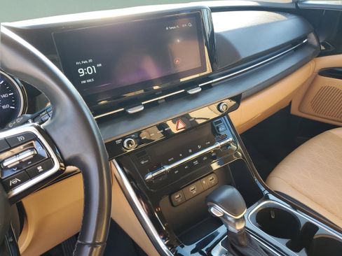 Certified 2023 Kia Carnival EX image 27