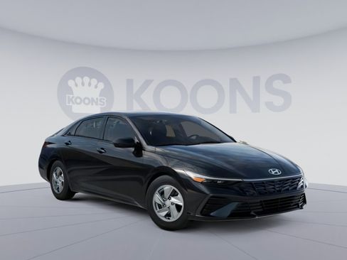 New 2026 Hyundai Elantra SE image 2