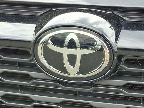 Used 2024 Toyota RAV4 XLE AWD/4WD image 29