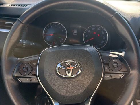 Used 2020 Toyota RAV4 XLE Premium image 7