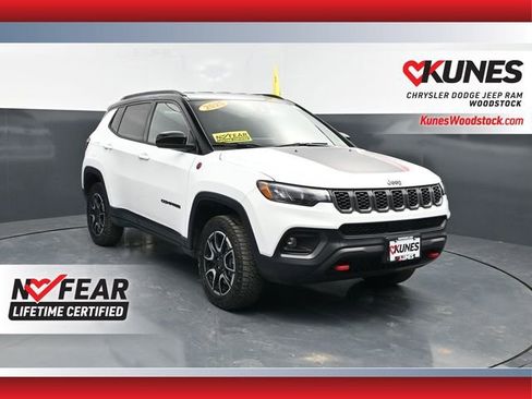 Used 2025 Jeep Compass Trailhawk AWD/4WD image 1