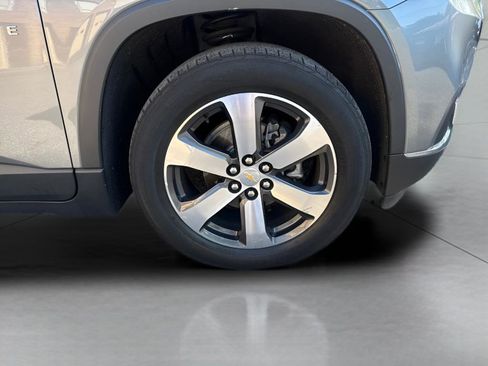 Used 2021 Chevrolet Traverse LT w/ LT Premium Package AWD/4WD image 2