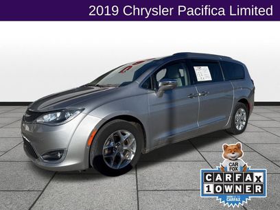Used 2019 Chrysler Pacifica Limited w/ Advanced Safetytec Group