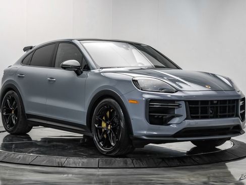 Used 2024 Porsche Cayenne Turbo GT AWD/4WD image 23