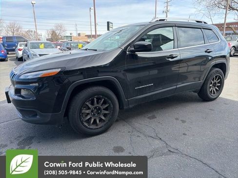 Used 2018 Jeep Cherokee Latitude Plus w/ Comfort/Convenience Group image 6