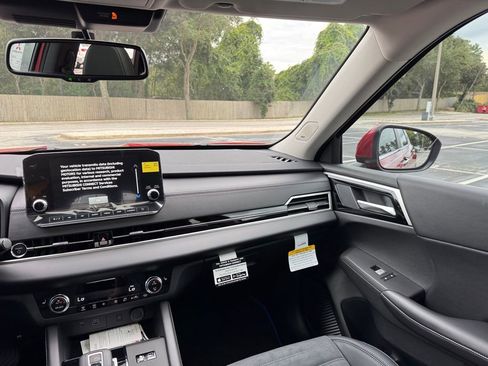 New 2025 Mitsubishi Outlander SE image 24