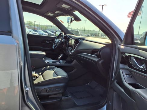 Used 2023 Chevrolet Traverse RS AWD/4WD image 30