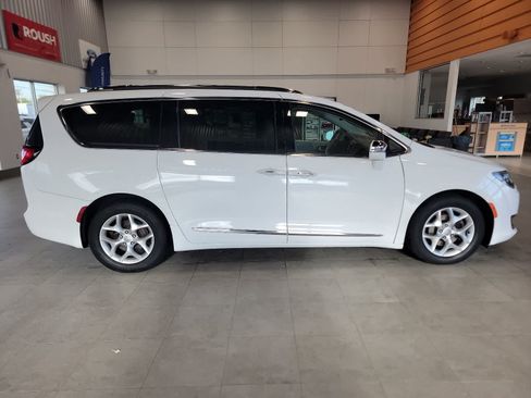 Used 2020 Chrysler Pacifica Limited FWD image 5