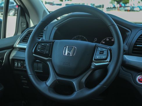Certified 2026 Honda Odyssey EX-L image 17