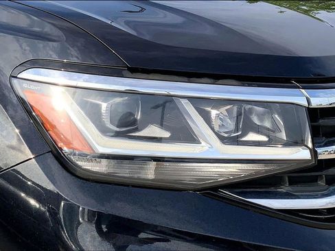 Used 2020 Volkswagen Atlas Cross Sport SE w/ Towing Package image 28