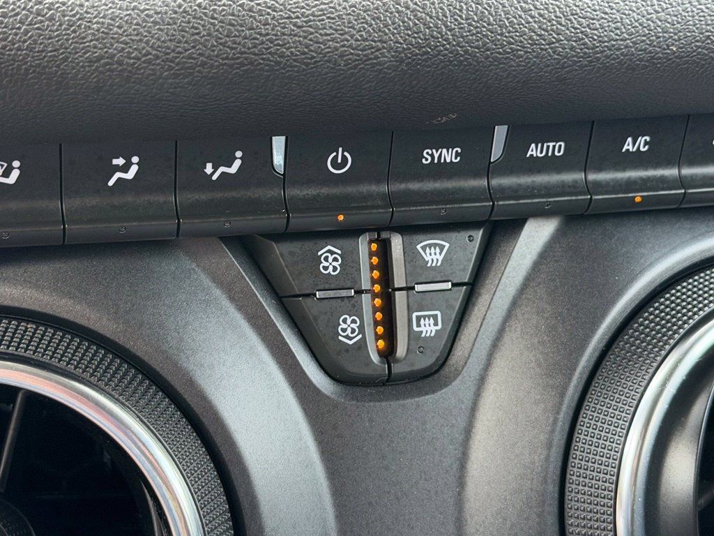 Used 2025 Chevrolet Blazer LT AWD/4WD image 19