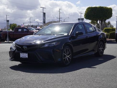 Used 2023 Toyota Camry SE FWD image 8
