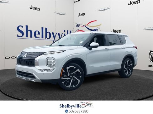 Used 2024 Mitsubishi Outlander SE image 1