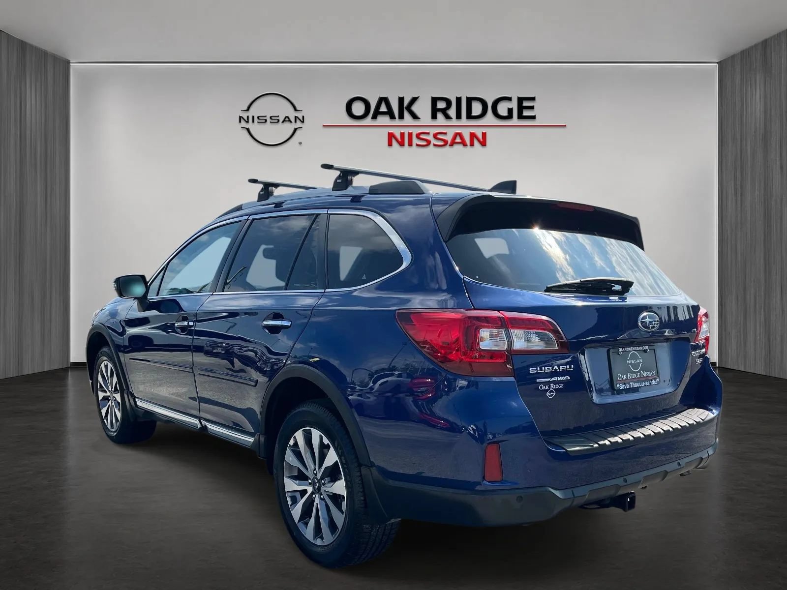 Used 2017 Subaru Outback 3.6R Touring AWD/4WD image 5