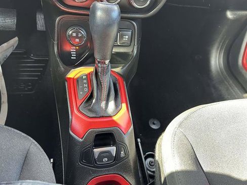 Used 2015 Jeep Renegade Trailhawk image 21