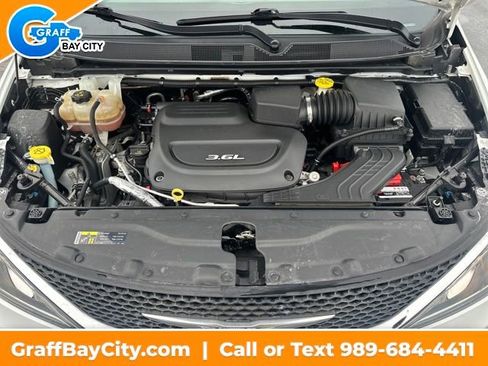 Used 2017 Chrysler Pacifica Touring-L w/ Tire & Wheel Group image 20