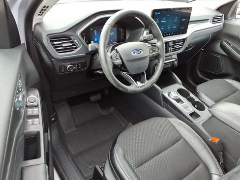 Used 2025 Ford Escape SE FWD image 8