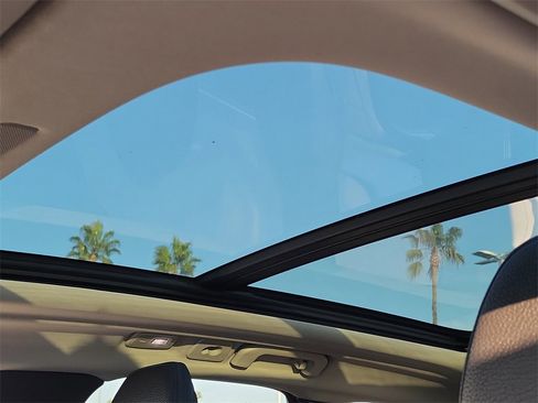 Used 2023 Volvo XC60 B5 Plus image 12