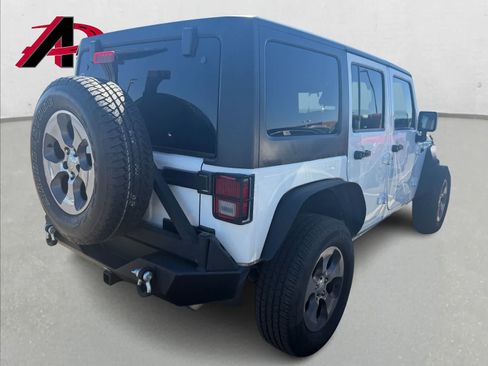 Used 2017 Jeep Wrangler Unlimited Sahara w/ Connectivity Group AWD/4WD image 4