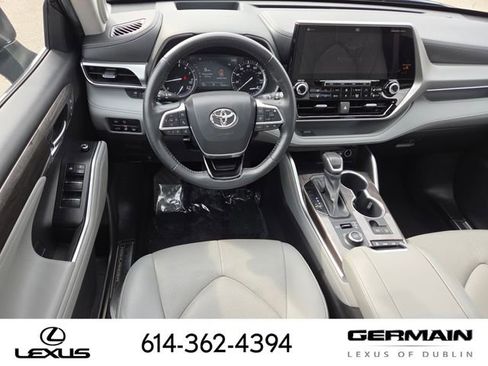 Used 2021 Toyota Highlander Platinum AWD/4WD image 40