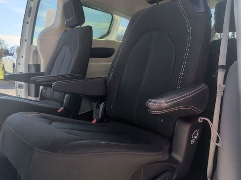 Used 2023 Chrysler Voyager LX FWD image 19