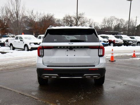 Used 2026 Ford Explorer Active w/ Active Comfort Package image 5