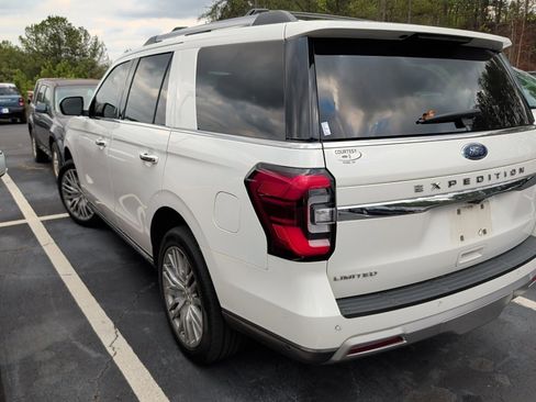 Used 2022 Ford Expedition Limited image 4