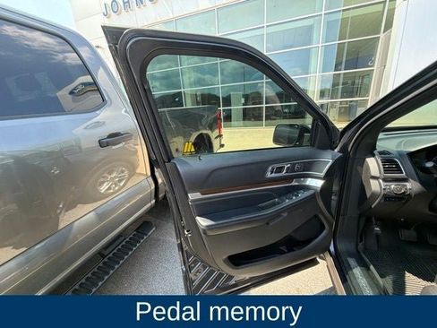Used 2017 Ford Explorer Limited AWD/4WD image 18