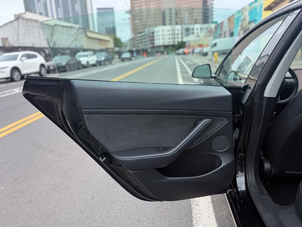 Used 2023 Tesla Model 3 Standard Range RWD image 9